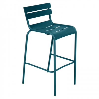 Blauer Fermob Luxembourg Barhocker für den Außenbereich, ideal für Garten, Terrasse und Balkon.